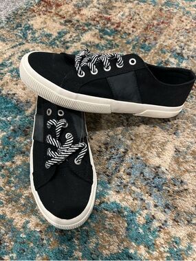 🌸NWT Chaps Black Canvas Low-Top Sneakers with Contrast Laces